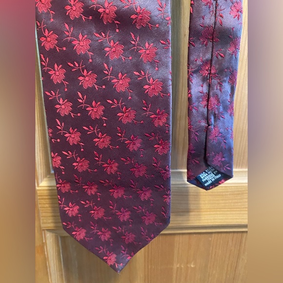 Hugo Boss Red Patterned Tie - Picture 4 of 5